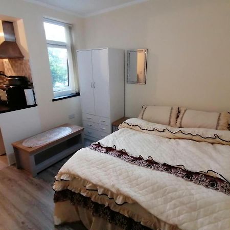 Self-Contained Studio Flat Bathrooms Kitchens Upgrade Locations To City Centre 15 Minutes Walking Distance Nottingham Universities Queen Hospitals City Hospitals Extérieur photo