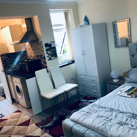 Self-Contained Studio Flat Bathrooms Kitchens Upgrade Locations To City Centre 15 Minutes Walking Distance Nottingham Universities Queen Hospitals City Hospitals Extérieur photo