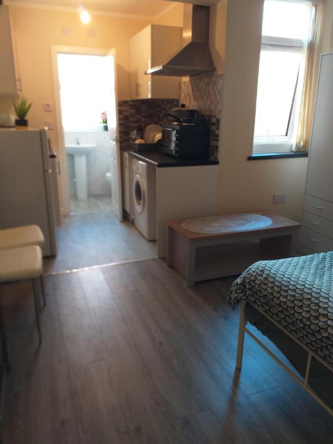 Self-Contained Studio Flat Bathrooms Kitchens Upgrade Locations To City Centre 15 Minutes Walking Distance Nottingham Universities Queen Hospitals City Hospitals Extérieur photo