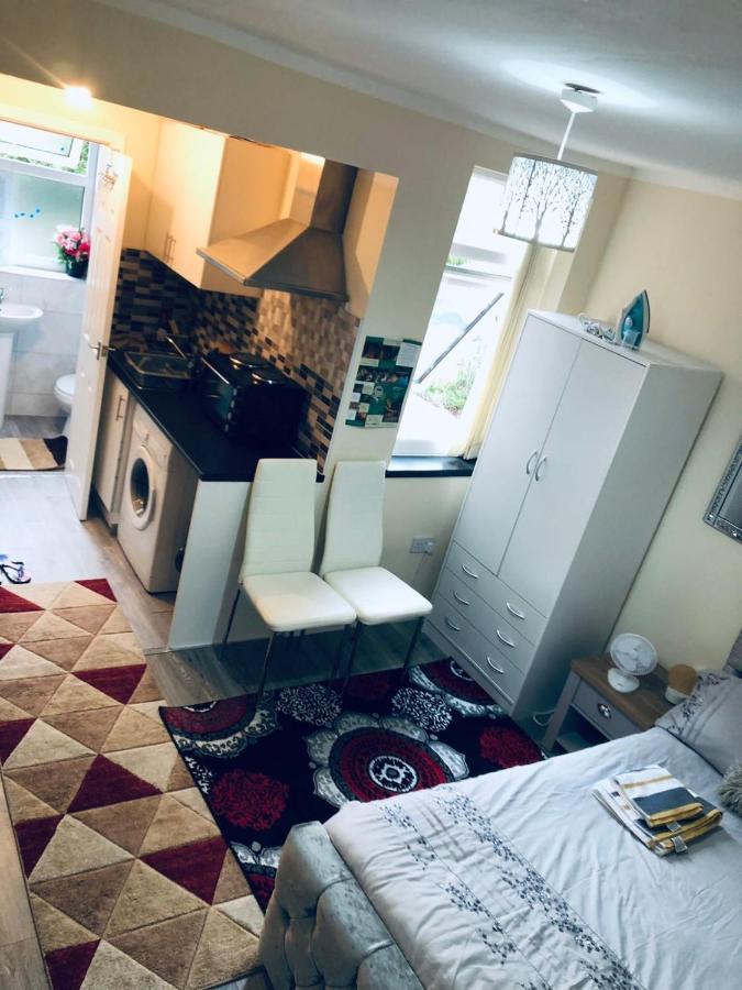 Self-Contained Studio Flat Bathrooms Kitchens Upgrade Locations To City Centre 15 Minutes Walking Distance Nottingham Universities Queen Hospitals City Hospitals Extérieur photo