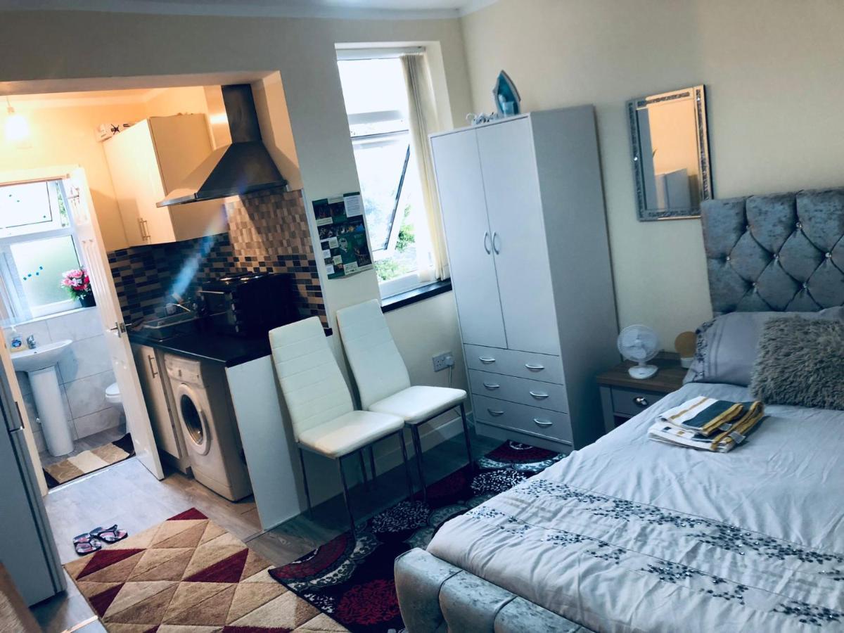 Self-Contained Studio Flat Bathrooms Kitchens Upgrade Locations To City Centre 15 Minutes Walking Distance Nottingham Universities Queen Hospitals City Hospitals Extérieur photo